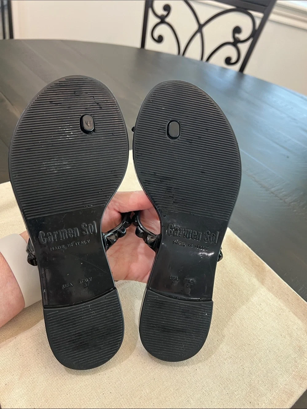Carmen Sol black studded